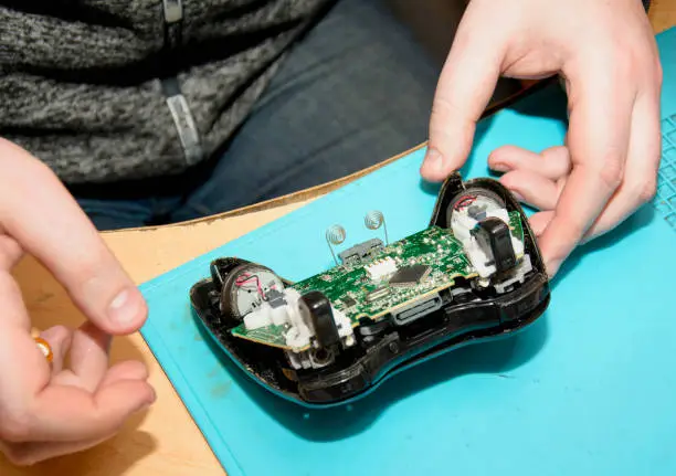What Causes Xbox One Controller to Disconnect Frequently?