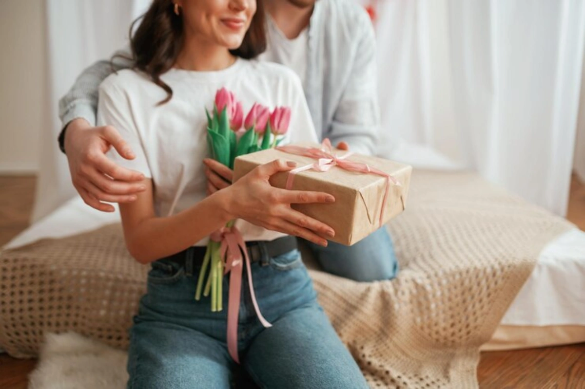 Are bags still a desired present for women?